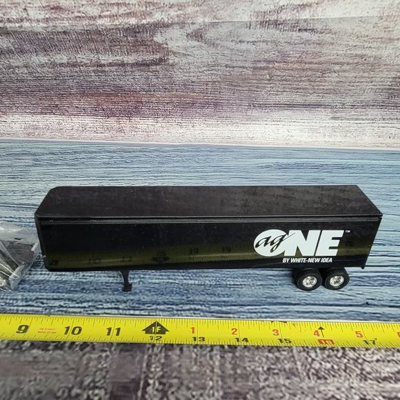 Vtg Ertl 1/64 scale Diecast AG ONE By White-New Idea semi tractor trailer black - Picture 4 of 12
